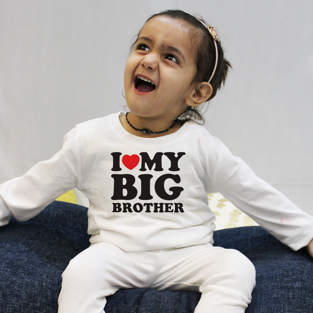 "Baby T-Sirt & Pajama set with personalized name for a special Rakhi."